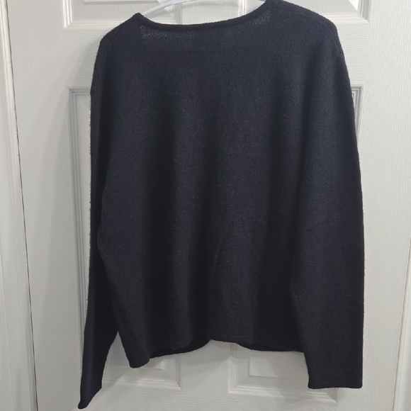 Elegant Navy Cardigan with Floral Accents - Picture 10 of 11